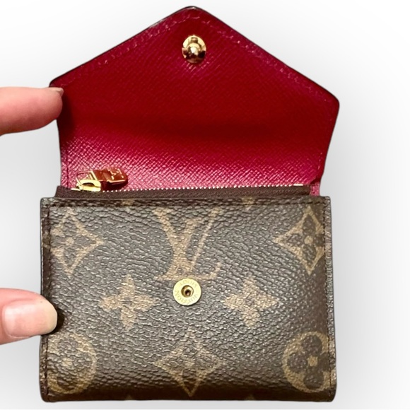 LOUIS VUITTON Portefeuille Zoe Trifold Wallet, Monogram, Fuchsia - Picture 9 of 16